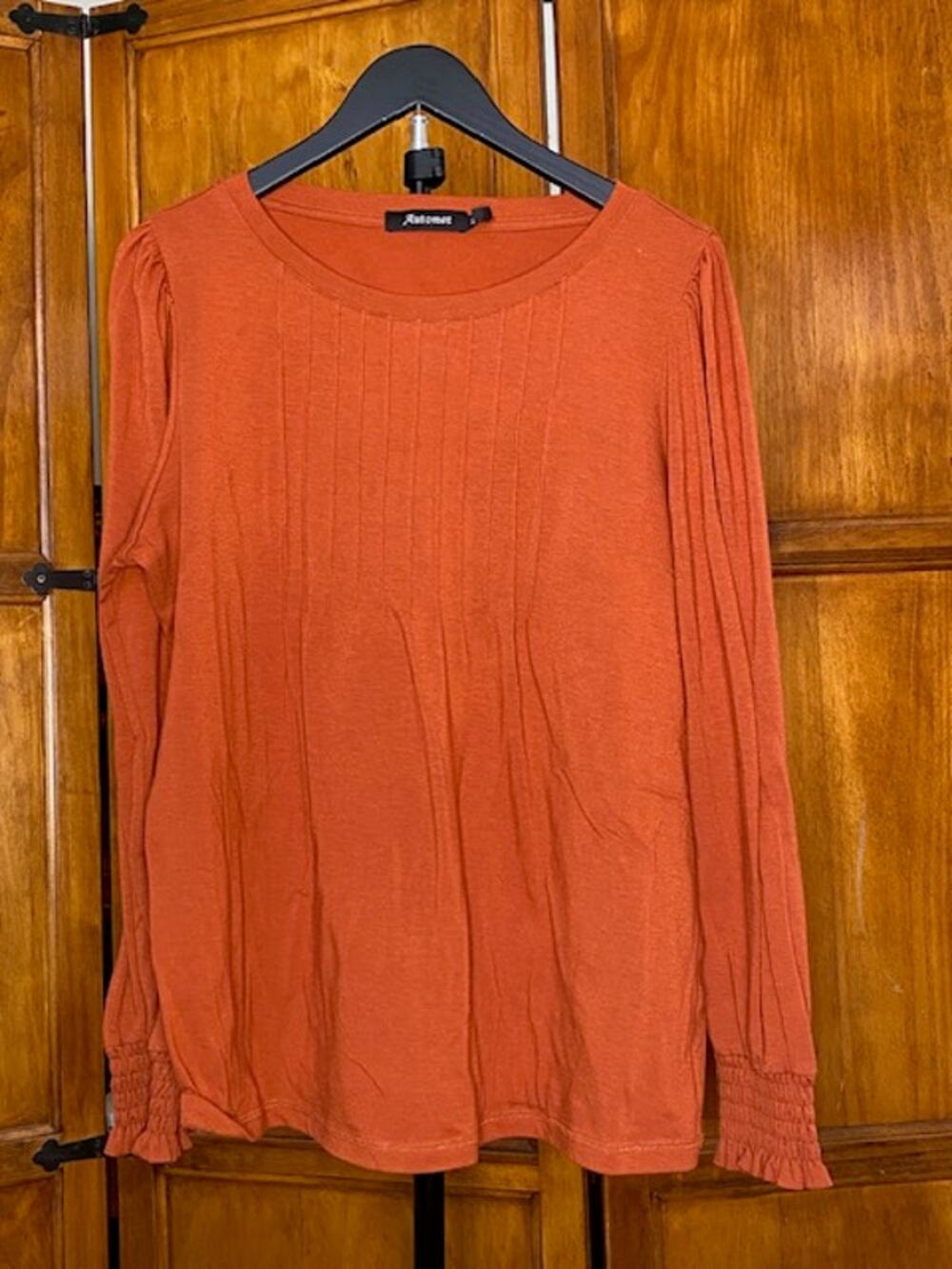 AUTOMET Women's XL Rust Orange Long Sleeve Pintuck Top Smocked Cuffs Stretch